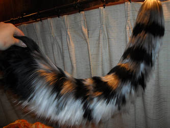 Silver Tiger Large Yarn Tail