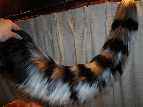 Silver Tiger Large Yarn Tail