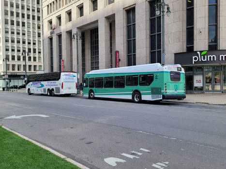 DDOT 2022 NFI XD40 #2209 idling