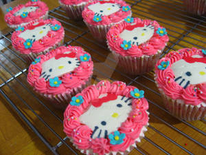 Hello Kitty Cupcakes 2