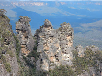 Blue Mountains with the 3 Sisters - closer viewing