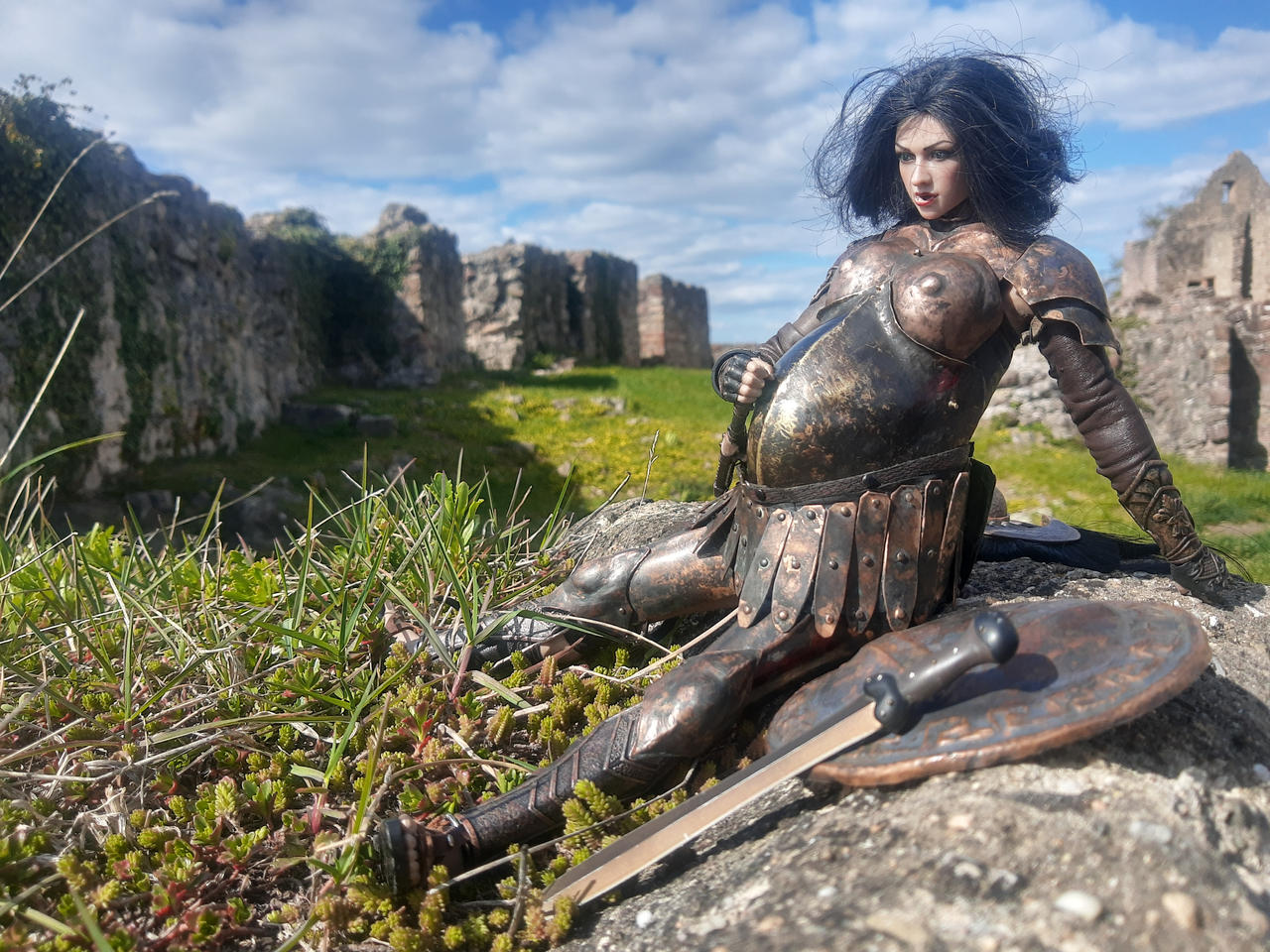 les femmes et leurs armures Spartan_warrior_2_by_tomhil_df7km0v-fullview.jpg?token=eyJ0eXAiOiJKV1QiLCJhbGciOiJIUzI1NiJ9.eyJzdWIiOiJ1cm46YXBwOjdlMGQxODg5ODIyNjQzNzNhNWYwZDQxNWVhMGQyNmUwIiwiaXNzIjoidXJuOmFwcDo3ZTBkMTg4OTgyMjY0MzczYTVmMGQ0MTVlYTBkMjZlMCIsIm9iaiI6W1t7ImhlaWdodCI6Ijw9OTYwIiwicGF0aCI6IlwvZlwvNzhmN2M5MzctNzJhYi00NWU3LTgyYjAtZjg0ZmEwMjI4YzQyXC9kZjdrbTB2LWMwYmE5YjkzLTYwMjAtNDBmZC1iZmQ2LTRlNmNjYmFjNTg2Ny5qcGciLCJ3aWR0aCI6Ijw9MTI4MCJ9XV0sImF1ZCI6WyJ1cm46c2VydmljZTppbWFnZS5vcGVyYXRpb25zIl19