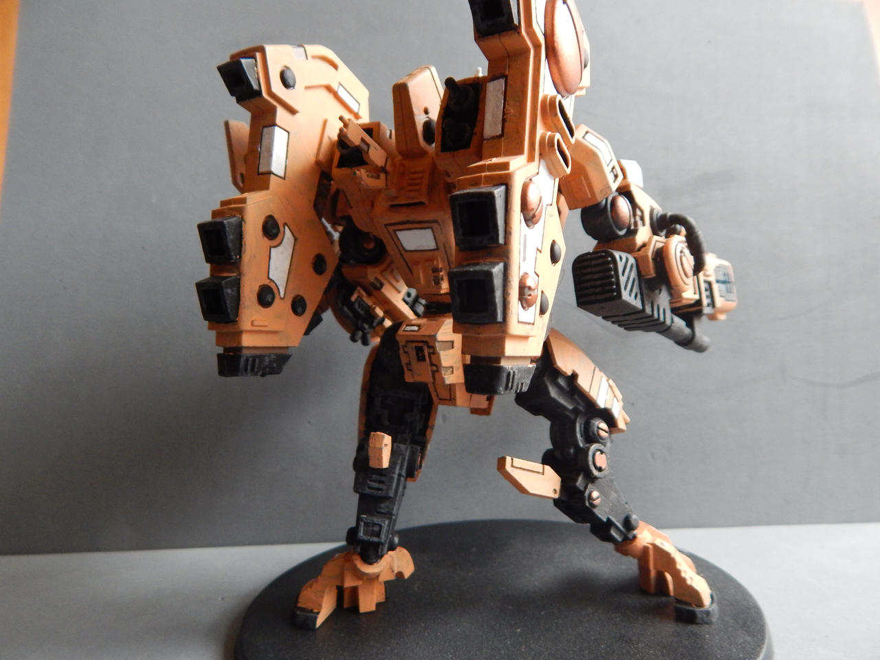 Tau Riptide Model Warhammer 40k - Tau XV104 Riptide Battlesuit 2 by Falkonsflight on ...