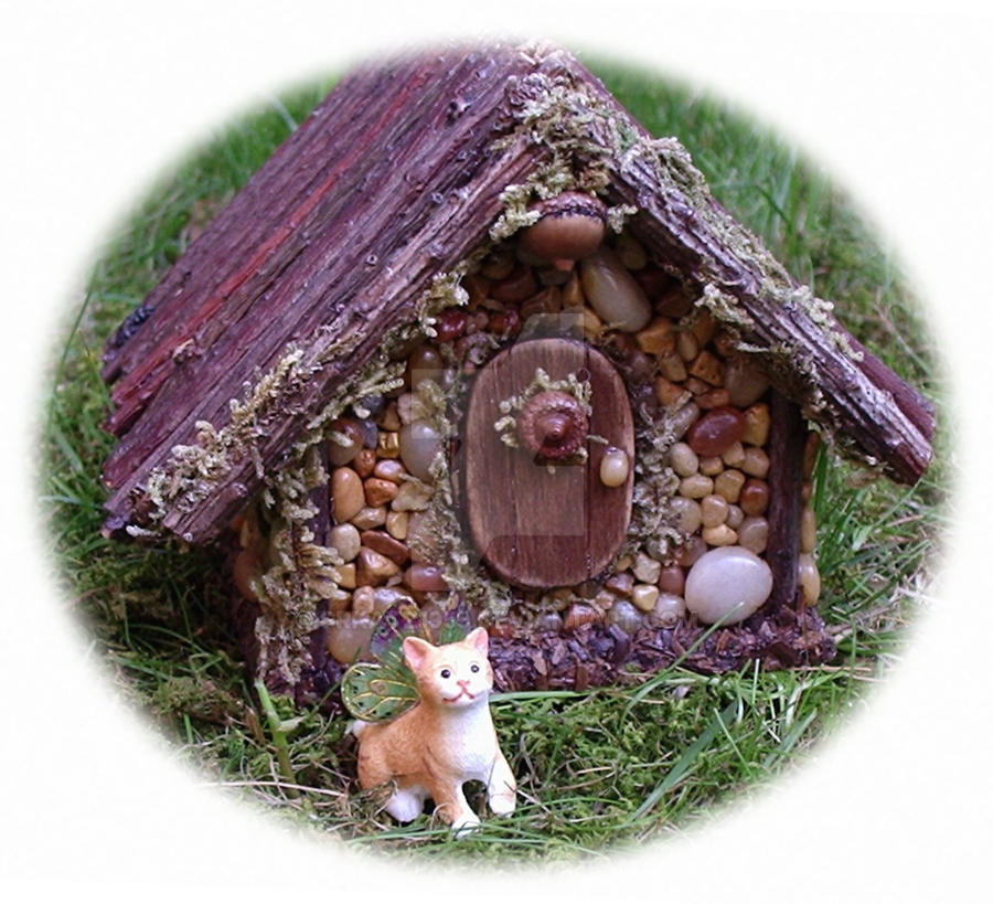 Acorn Fairy House with Fairy Cat