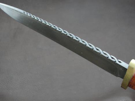 Celtic-ish Knife: blade carving