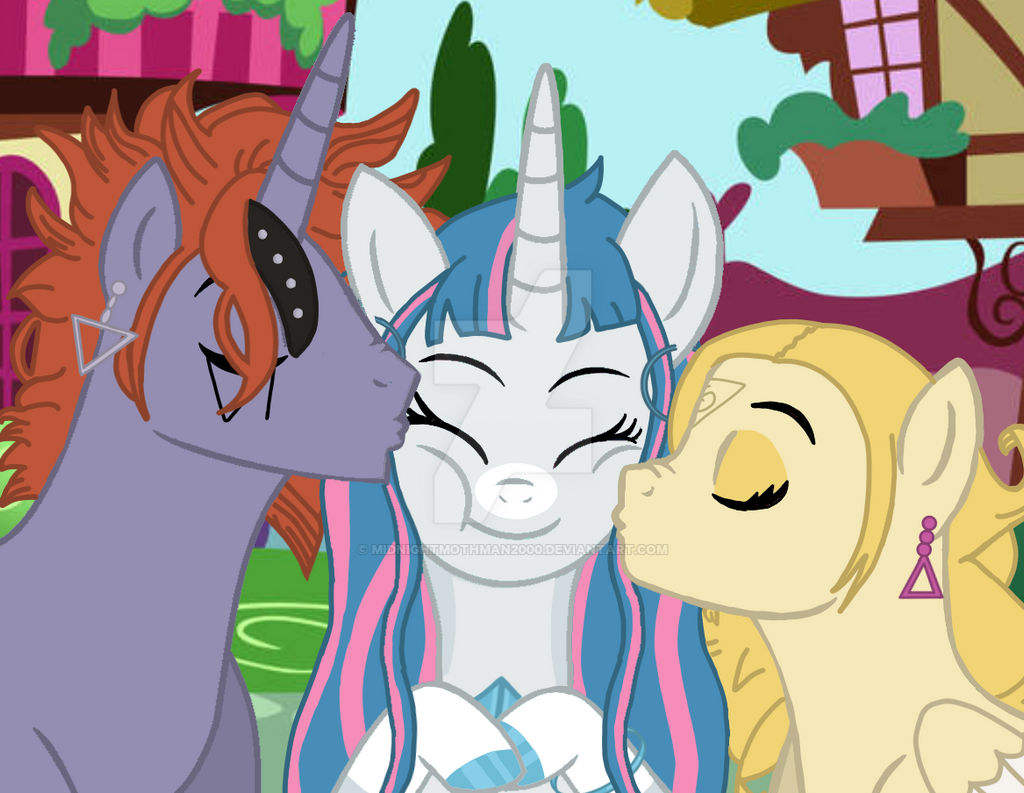 Throuple Kiss
