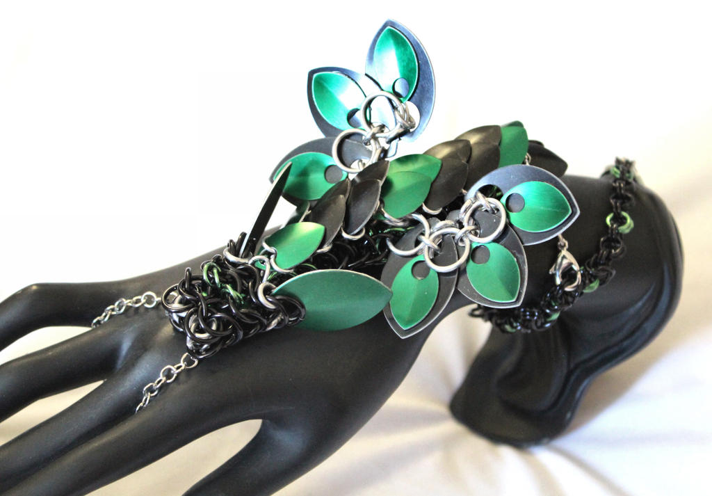 Green and Black Chainmaille Dragon Handlower