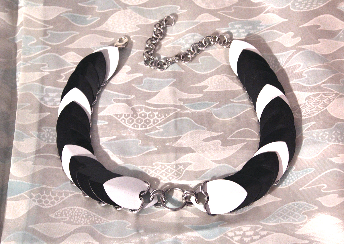 Black and White Glossy Scale Collar