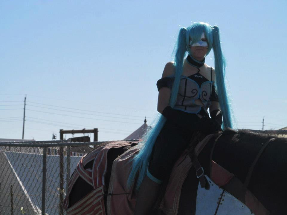 Miku Riding Dih Miku's on a horse by marinacabyero on DeviantArt