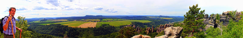 Schrammstein-Panorama. Elbaussicht.