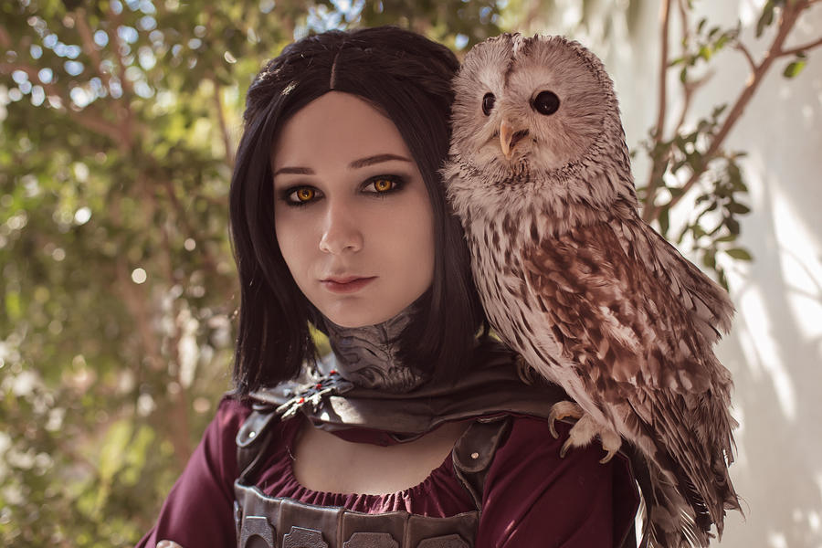 Cosplay Serana of the Volkiha clan with owl