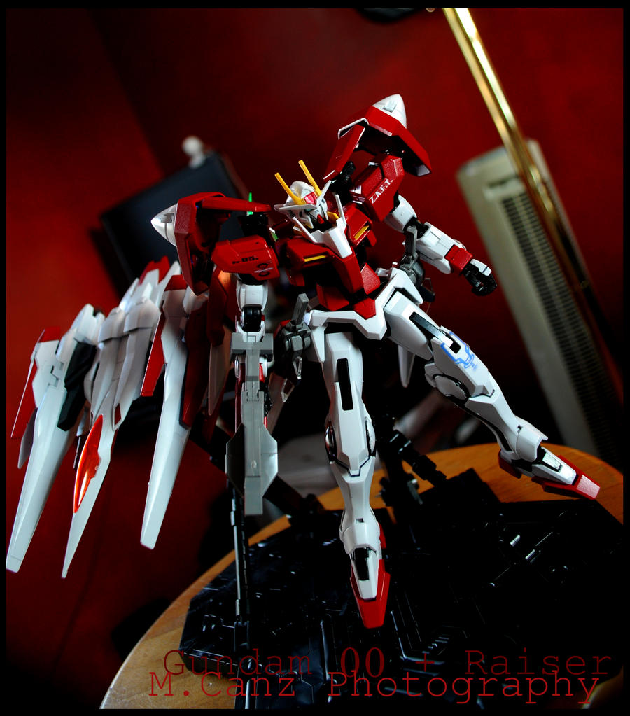 Gundam 00 with 0 Raiser