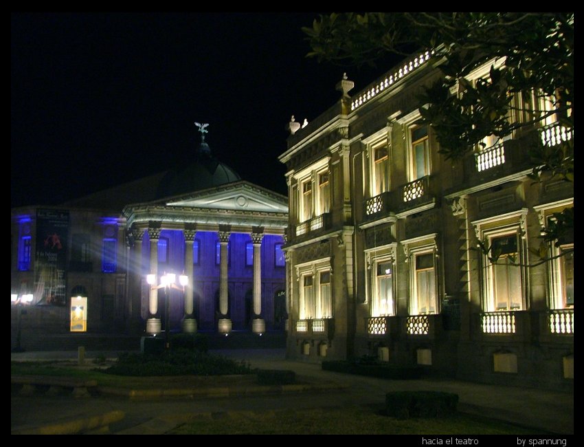 hacia el teatro