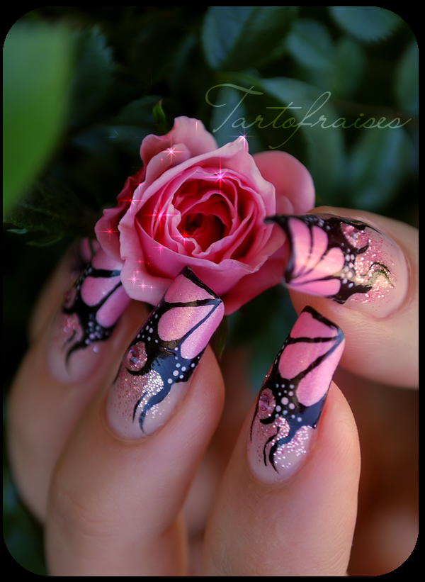 nail art pink flames