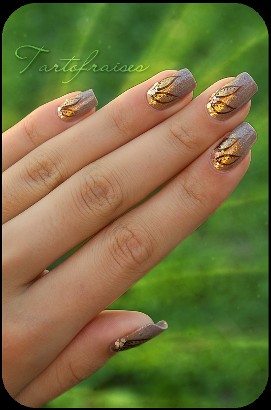 nail art brown flowers by Tartofraises