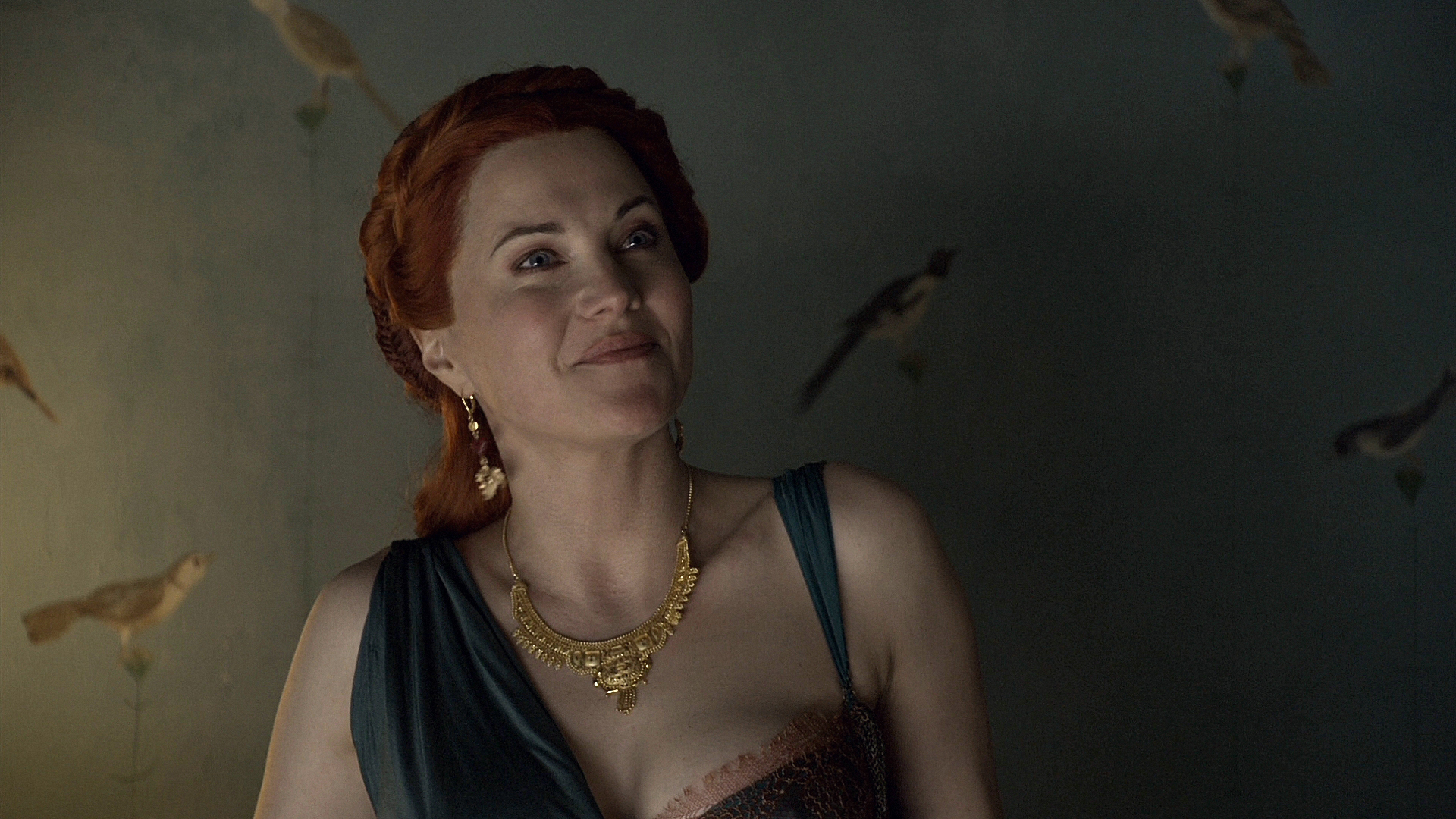 Yalangoch yigitning eshagi Sariq ayol lesbiyanka massaj qiladi