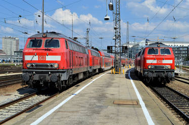 218 423 and 218 445 at Munich Central Station