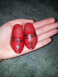 Miniature warded clogs