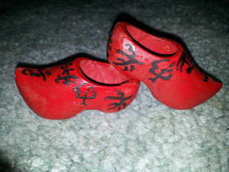 Miniature warded clogs side view