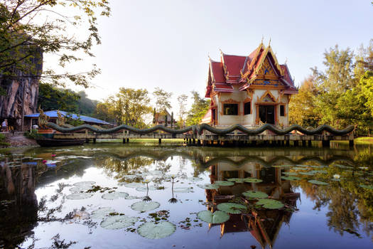 Wat Tham Suwan Kuha