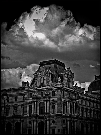 Threat on the Louvre museum