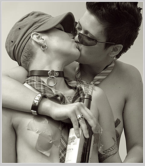 2 girls and a kiss