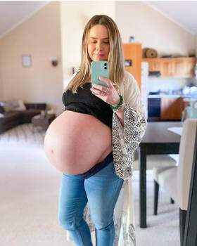 Pregnant twin belly 