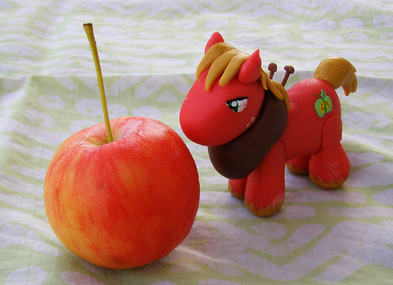 Big Macintosh Luna Clay