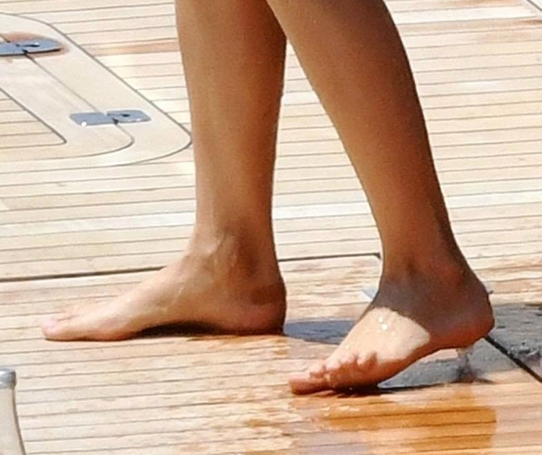 Gwyneth Paltrow S Feet By Chipmunkraccoonoz On Deviantart
