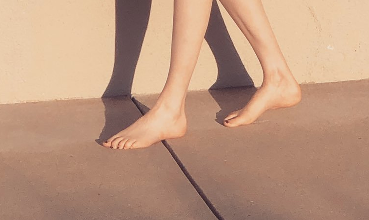 Feet karen gillan Karen Gillan