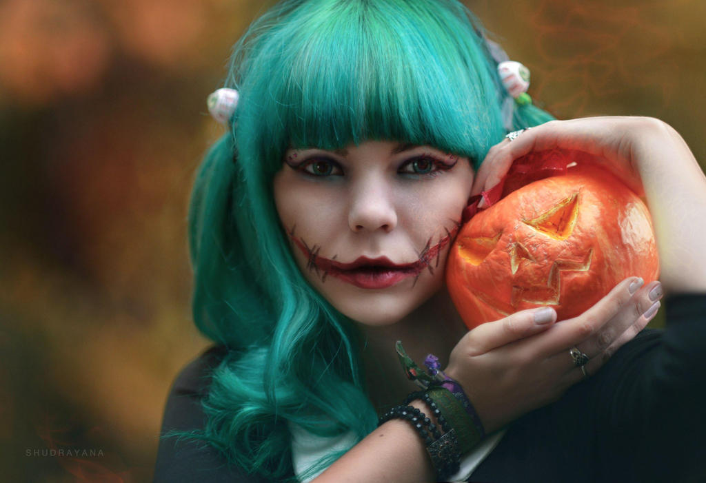 Smiling Model Deviantart Smiling girl by 13-Melissa-Salvatore on DeviantArt
