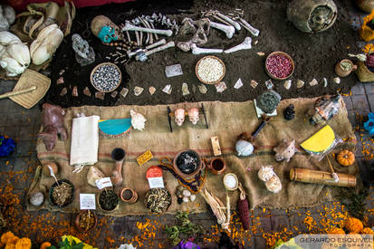 Ofrenda Prehispanica Dia de Muertos