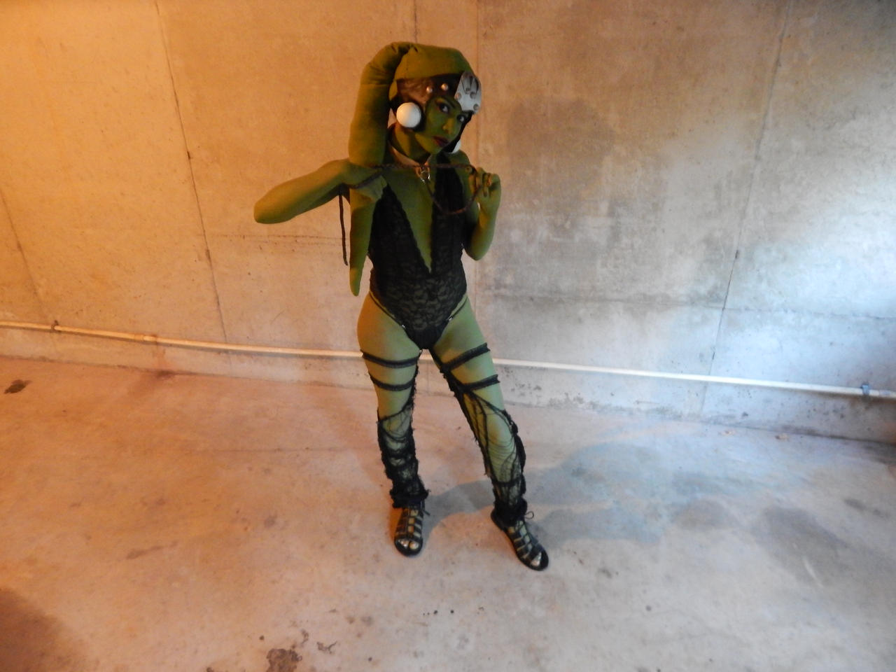 Oola Rear Oola Shows her Moves by oolafan on DeviantArt