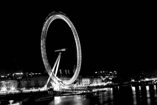 london eye at night black and white