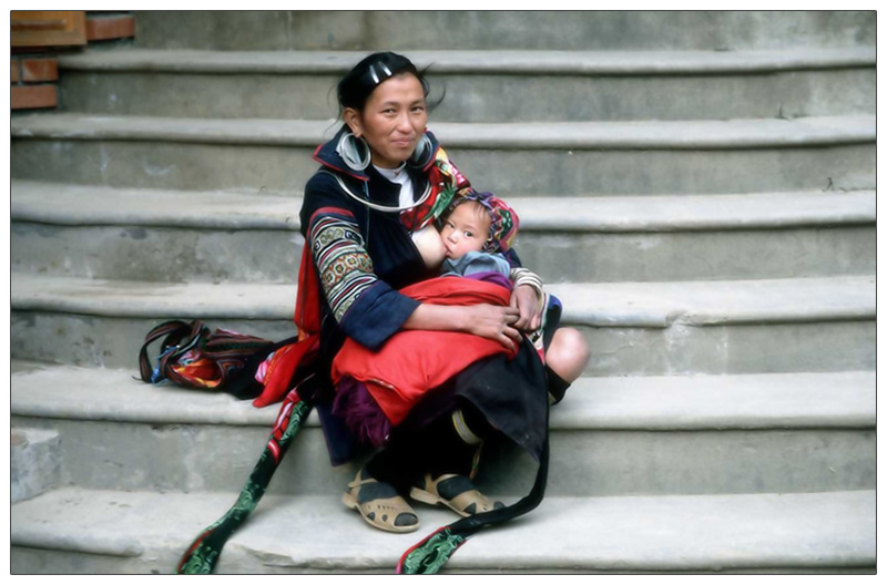 Hmong women breastfeeding