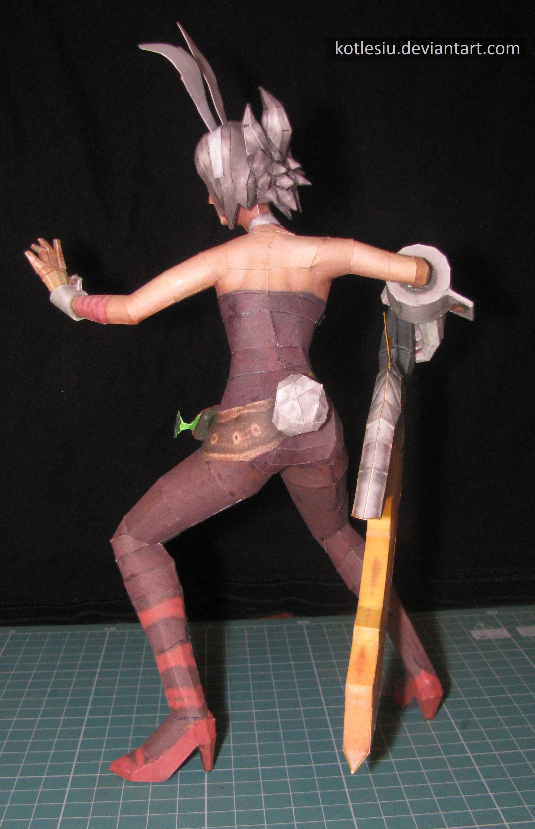 League of Legends - Battle Bunny Riven papercraft