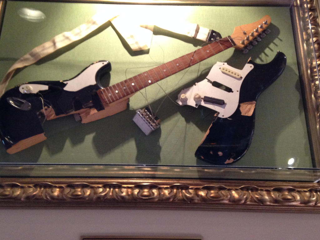Smashed Kurt Cobain Guitar Sold For $100,000 | annadesignstuff.com