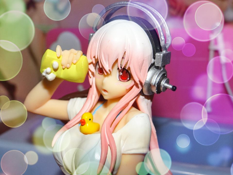 Super Sonico bath time