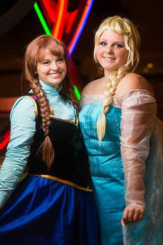 Frozen Sisters: Anna and Elsa