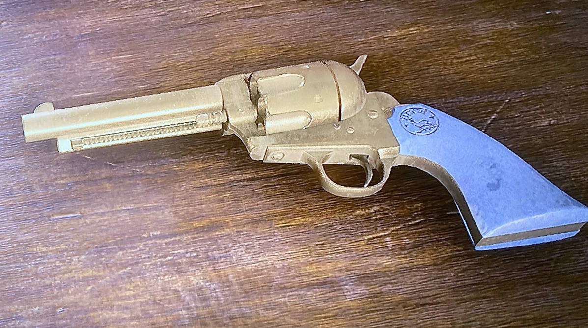 Red Dead Redemption 2 - Golden Cattleman Revolver by siil3ntj on DeviantArt