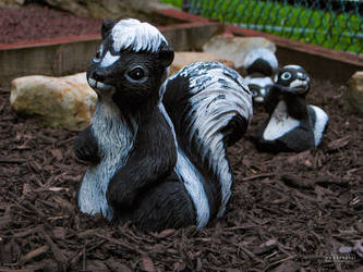 Skunk figures