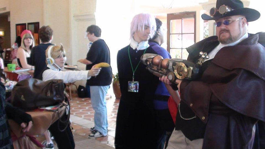 crona photobombing