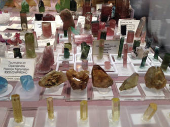 Crystals everywhere! by bmah
