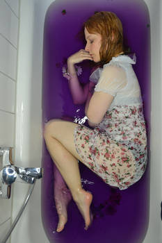 Bathtub purple 02