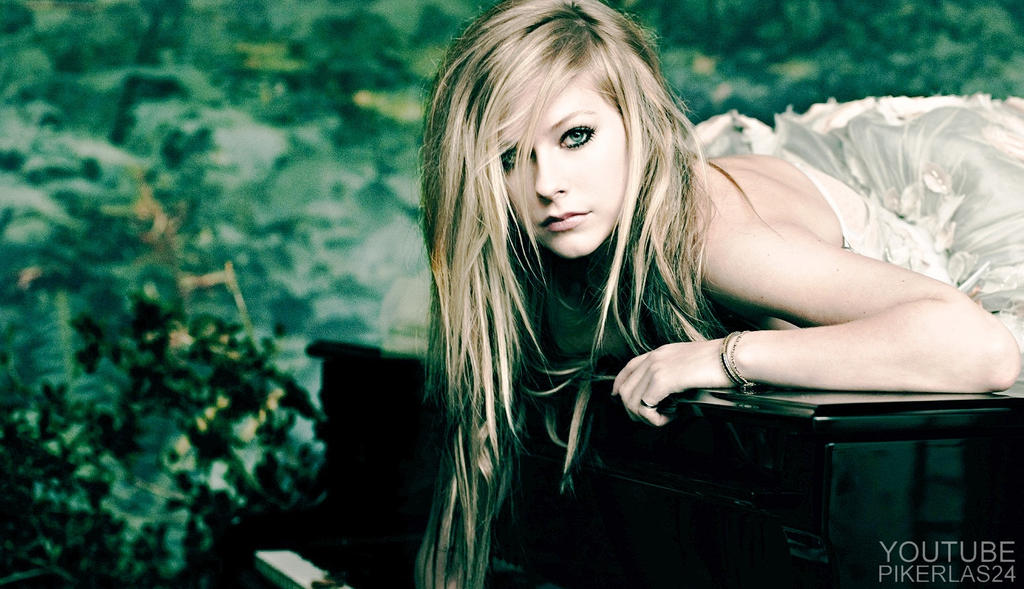 Avril Lavigne Wallpaper By Pikerfan On Deviantart