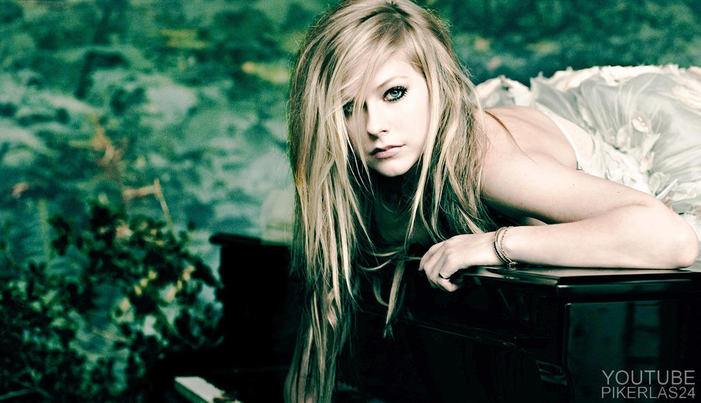 Avril Lavigne Wallpaper By Pikerfan On Deviantart Avril Lavigne Wallpaper By Pikerfan On Deviantart