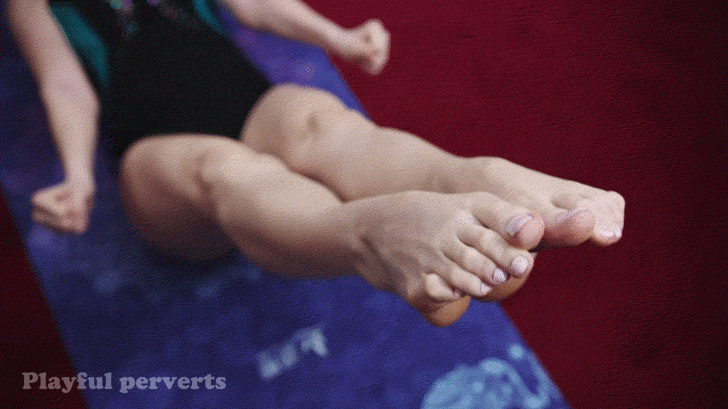 Detail of feet during abs torturing exercise