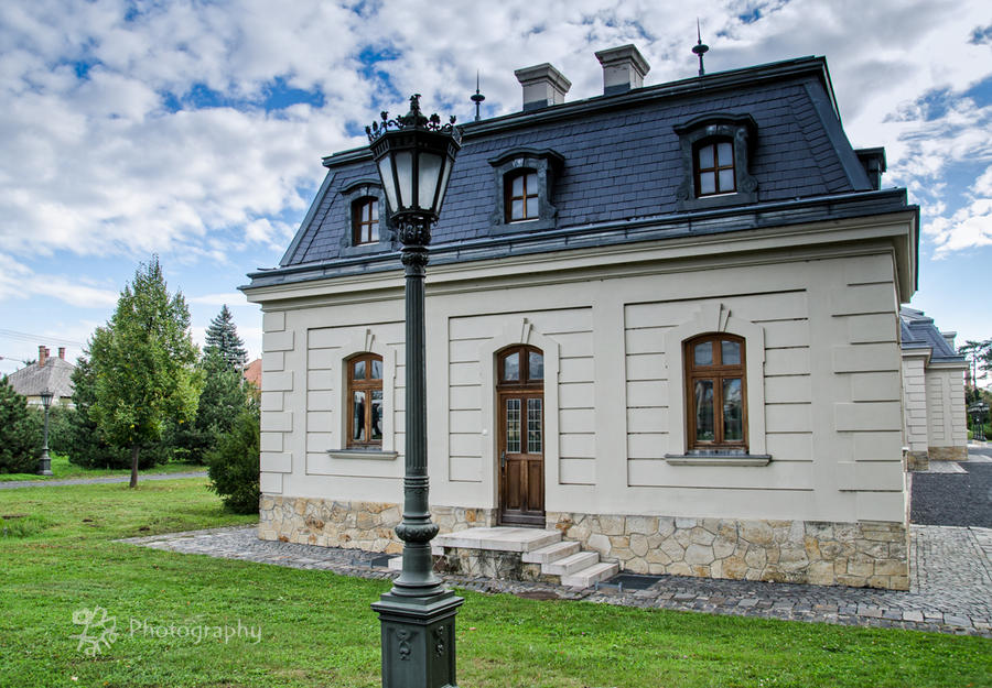 On the threshold of the Palace