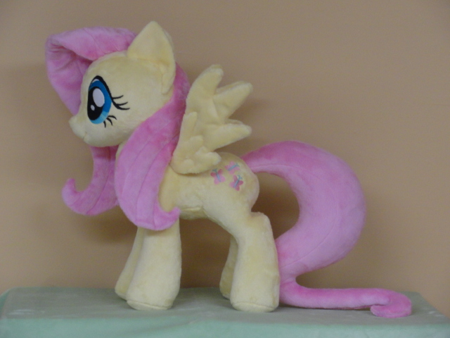 Fluttershy with a new tail design