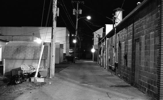 An alleyway in South Charleston - 35mm HP5@800